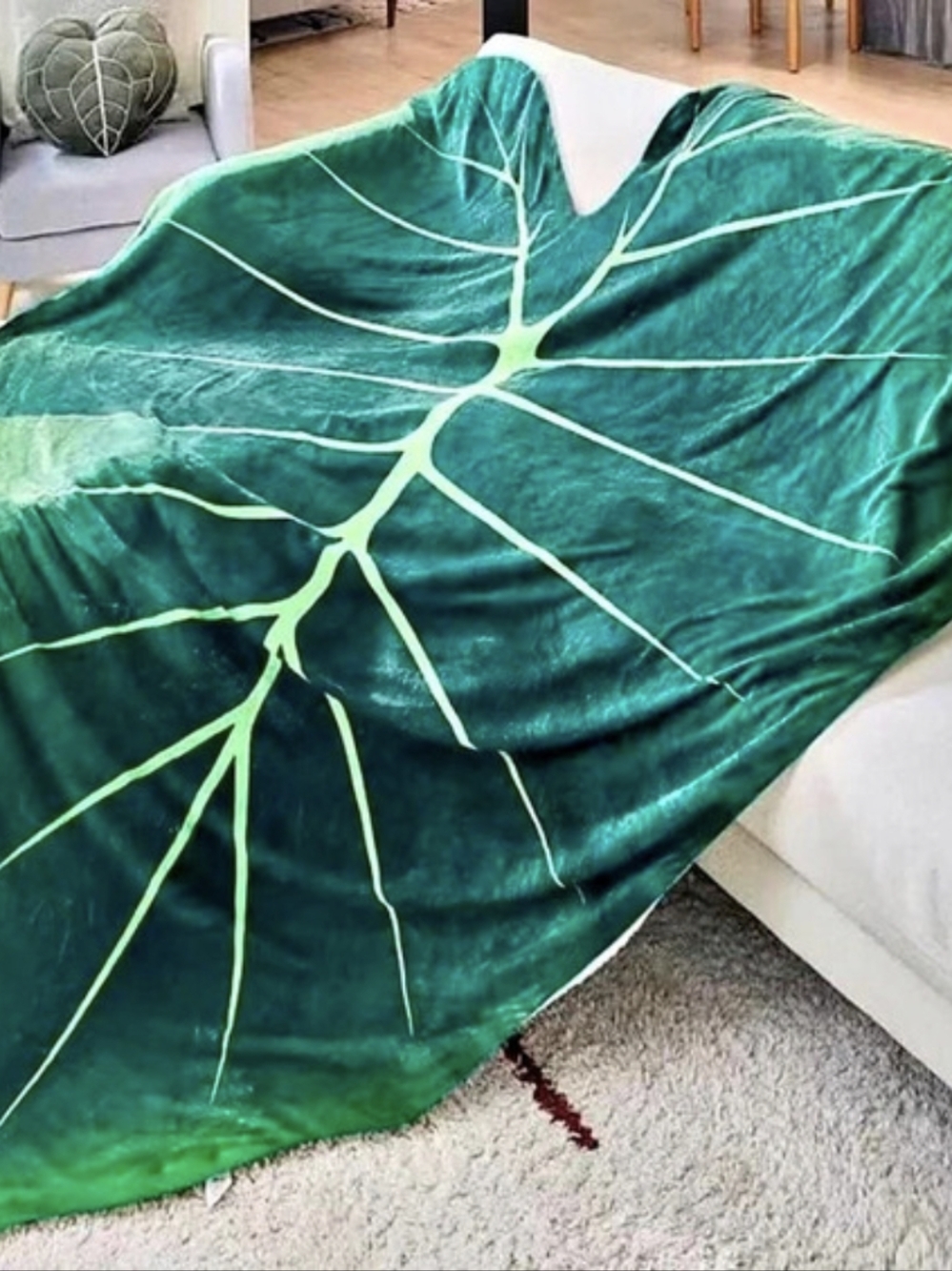 NWT Soft Leaf Blanket Giant Shaped Flannel Blankets Decorative Size 85 X 61" New